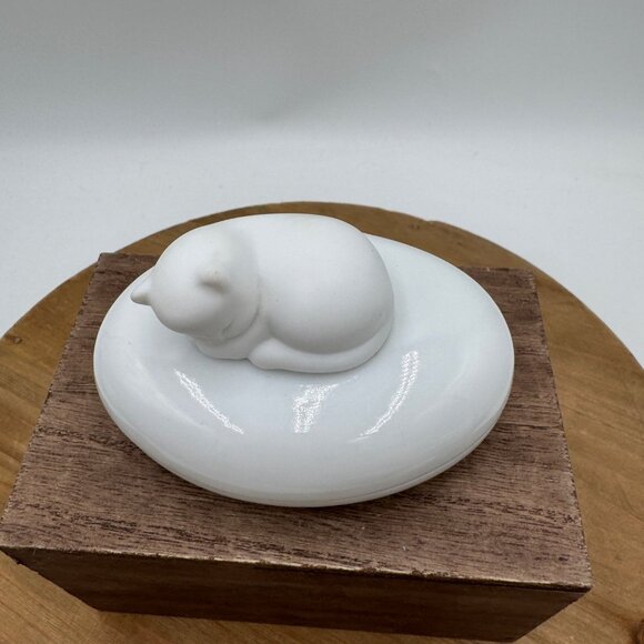 Vintage Sleeping Cat Trinket Box, gift present cat lover white glass - Picture 2 of 8